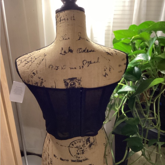 Corset - Picture 2 of 4